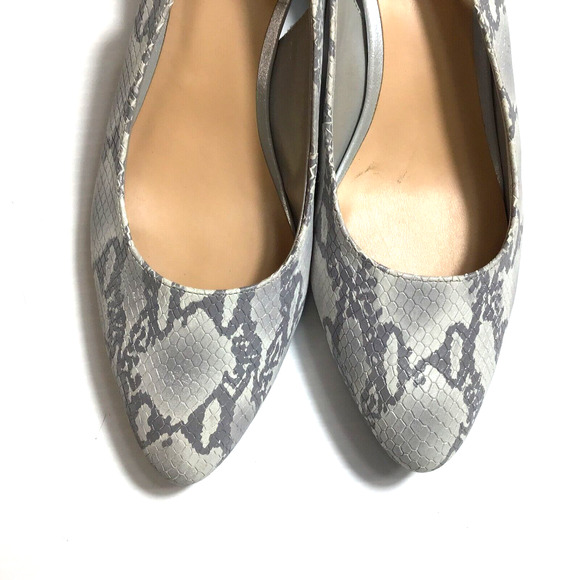 Trotters Keely Women's Sling Back Pump - Snake Gray and White Pattern - 8.5M - Picture 2 of 5